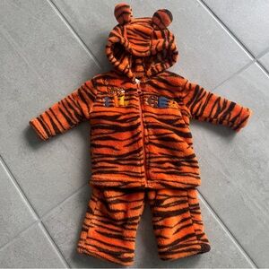 Disney Baby Tigger two piece fuzzy outfit - size 0-3 months - Winnie the Pooh